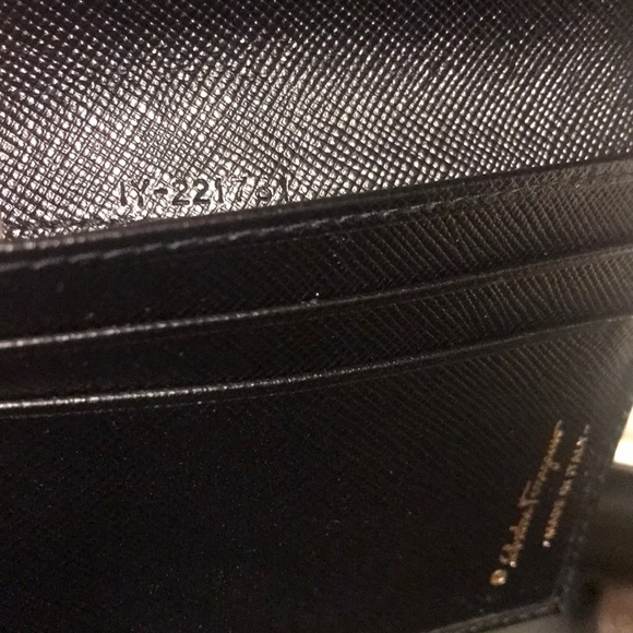 💕Preloved Salvatore Ferragamo Compact Wallet 💝🎁 - Picture 9 of 9